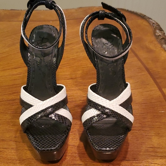 *SALE* Alice & Olivia snake print heels - Picture 2 of 9